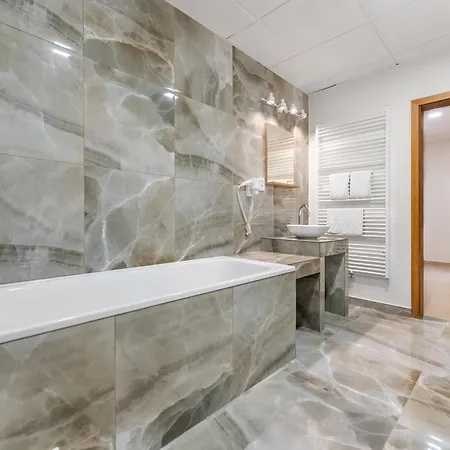 Hotel And Park Divoka Voda Pressburg