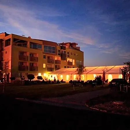 Hotel And Park Divoka Voda 3*